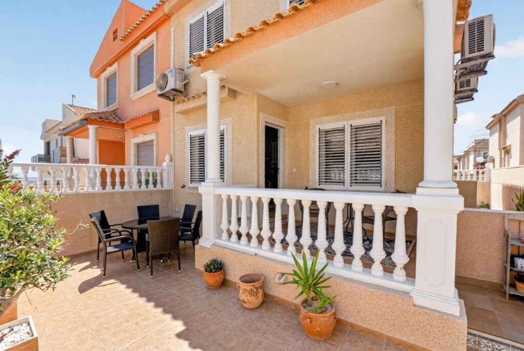 Kamienica w Cabo Cervera-Playa la Mata, Alicante, Hiszpania 3 sypialnie, 104 mkw. nr 189497
