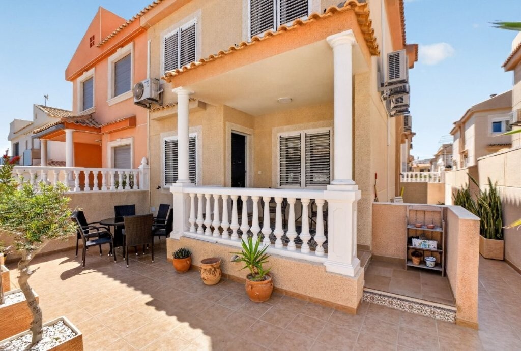 Kamienica w Cabo Cervera-Playa la Mata, Alicante, Hiszpania 3 sypialnie, 104 mkw. nr 189497