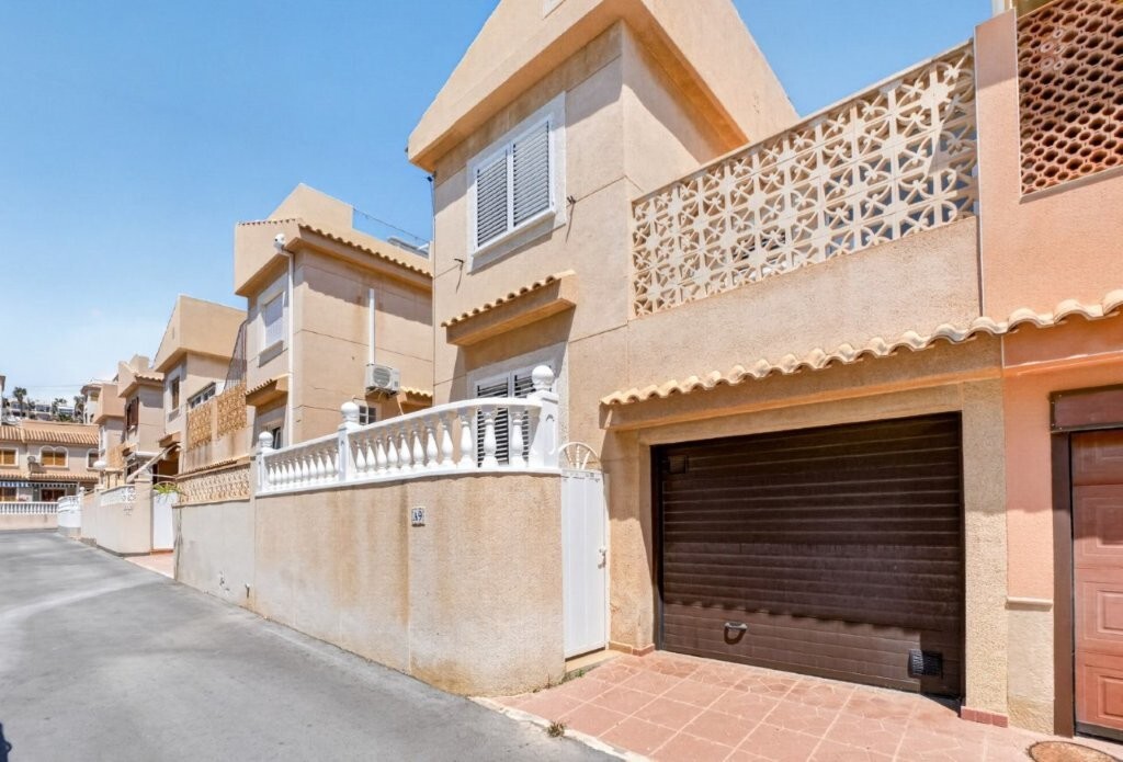 Kamienica w Cabo Cervera-Playa la Mata, Alicante, Hiszpania 3 sypialnie, 104 mkw. nr 189497