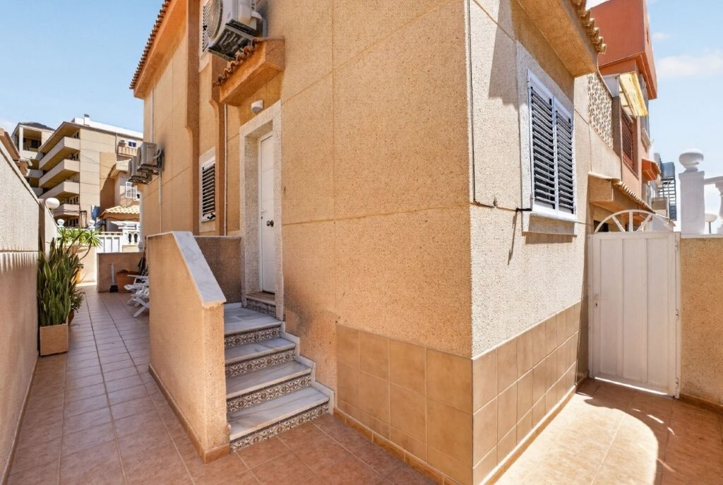 Kamienica w Cabo Cervera-Playa la Mata, Alicante, Hiszpania 3 sypialnie, 104 mkw. nr 189497