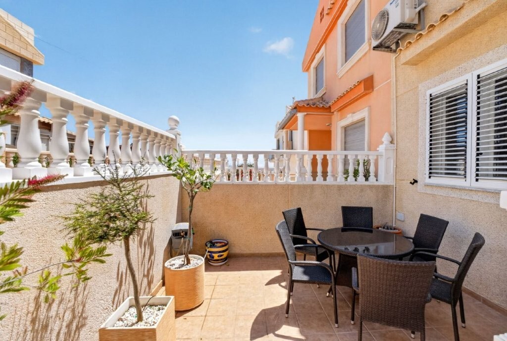 Kamienica w Cabo Cervera-Playa la Mata, Alicante, Hiszpania 3 sypialnie, 104 mkw. nr 189497