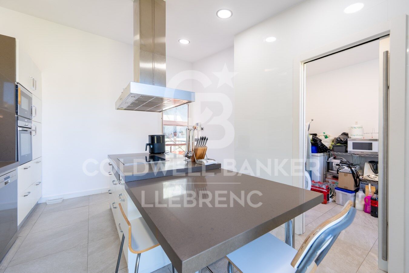 House à Barcelona, Espagne 7 chambres, 385 m2 No. 160433