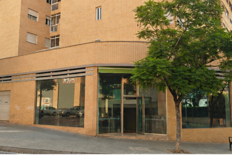 Commercial property in Alicante, Spain 5 bedrooms, 261 sq.m. No. 195051