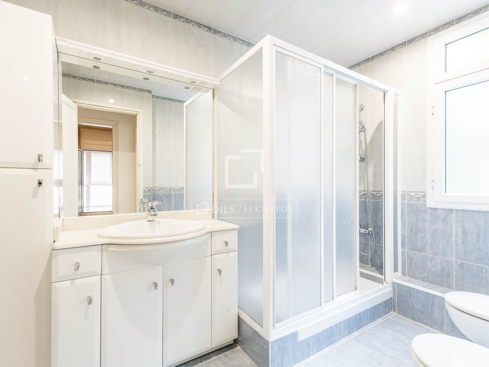 Apartamento en Barcelona, España 6 dormitorios, 169 m2 No. 167574