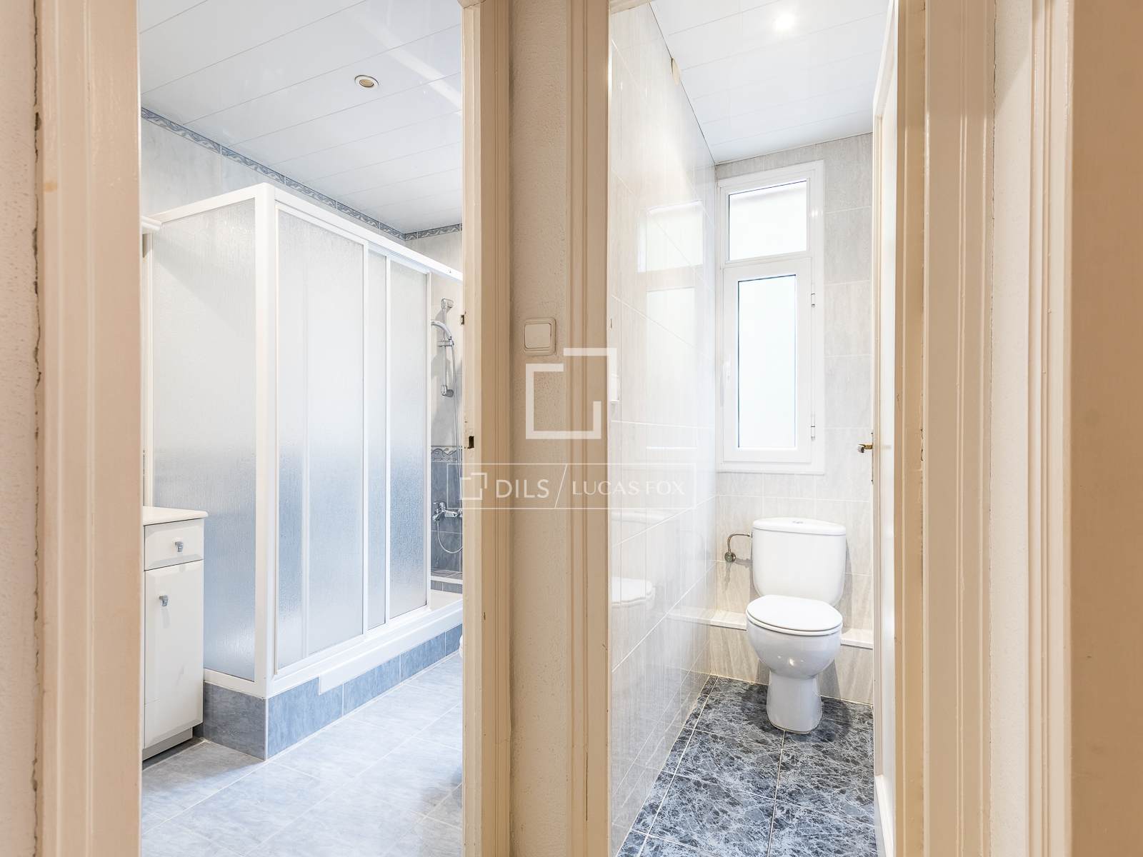 Apartamento en Barcelona, España 6 dormitorios, 169 m2 No. 167574