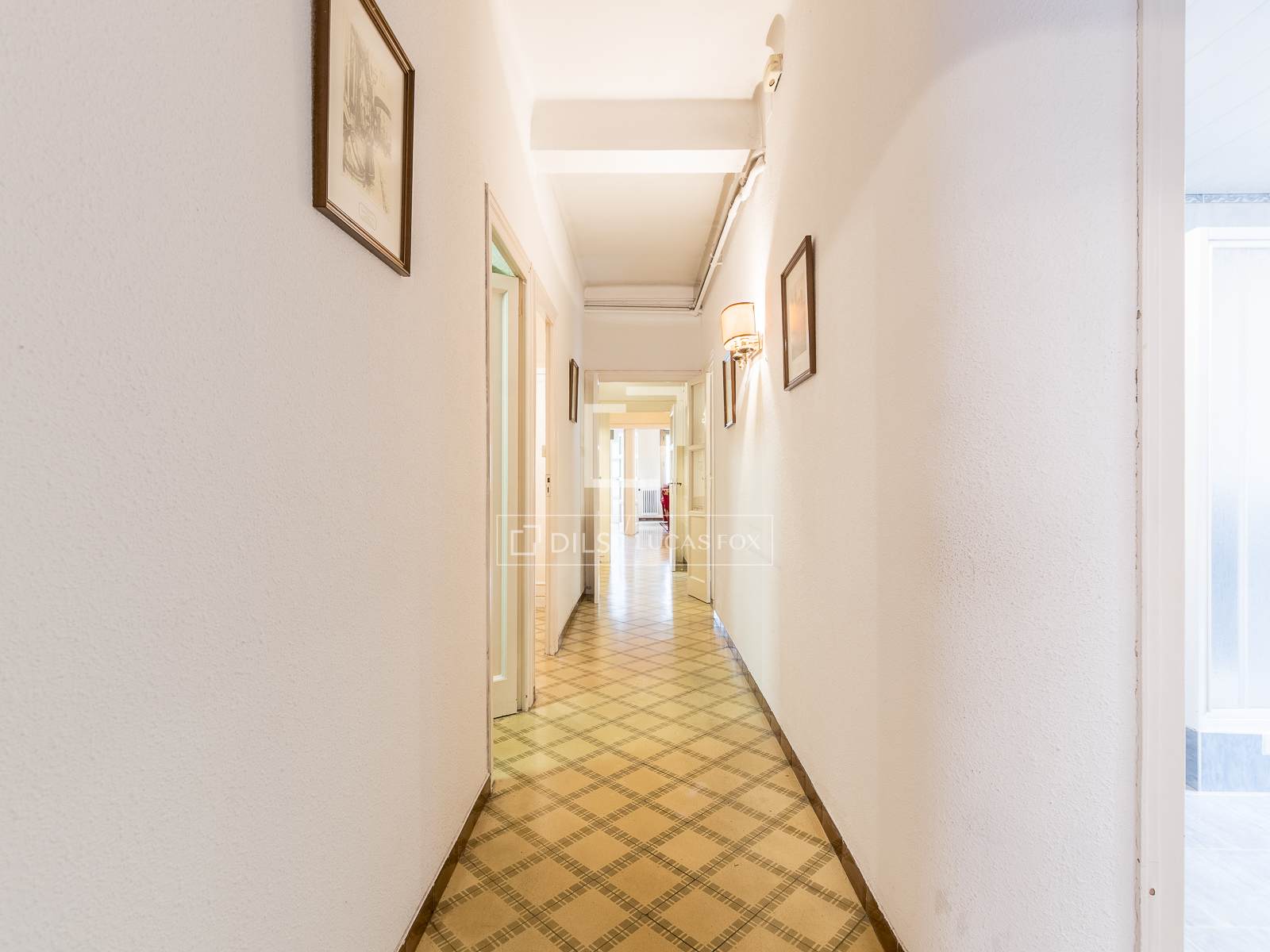 Apartamento en Barcelona, España 6 dormitorios, 169 m2 No. 167574