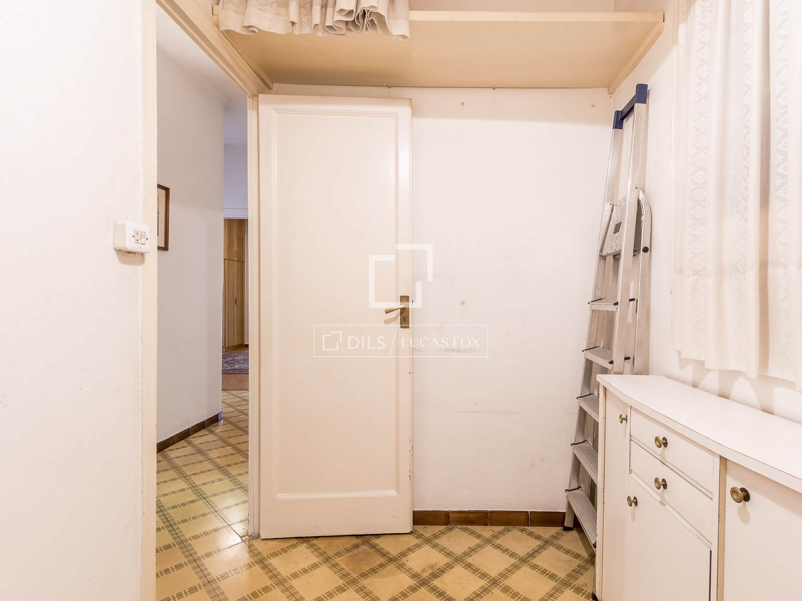 Apartamento en Barcelona, España 6 dormitorios, 169 m2 No. 167574