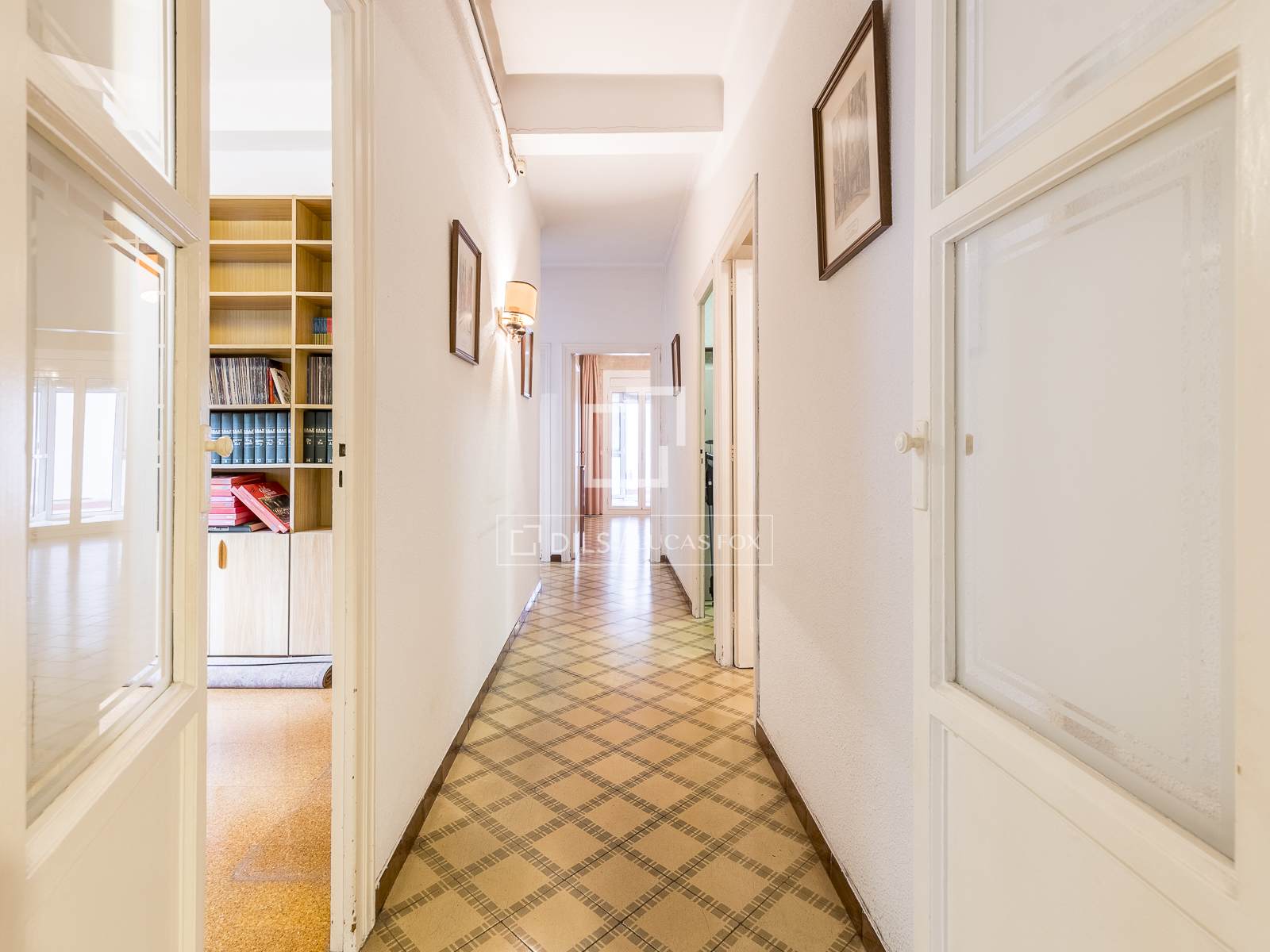 Apartamento en Barcelona, España 6 dormitorios, 169 m2 No. 167574