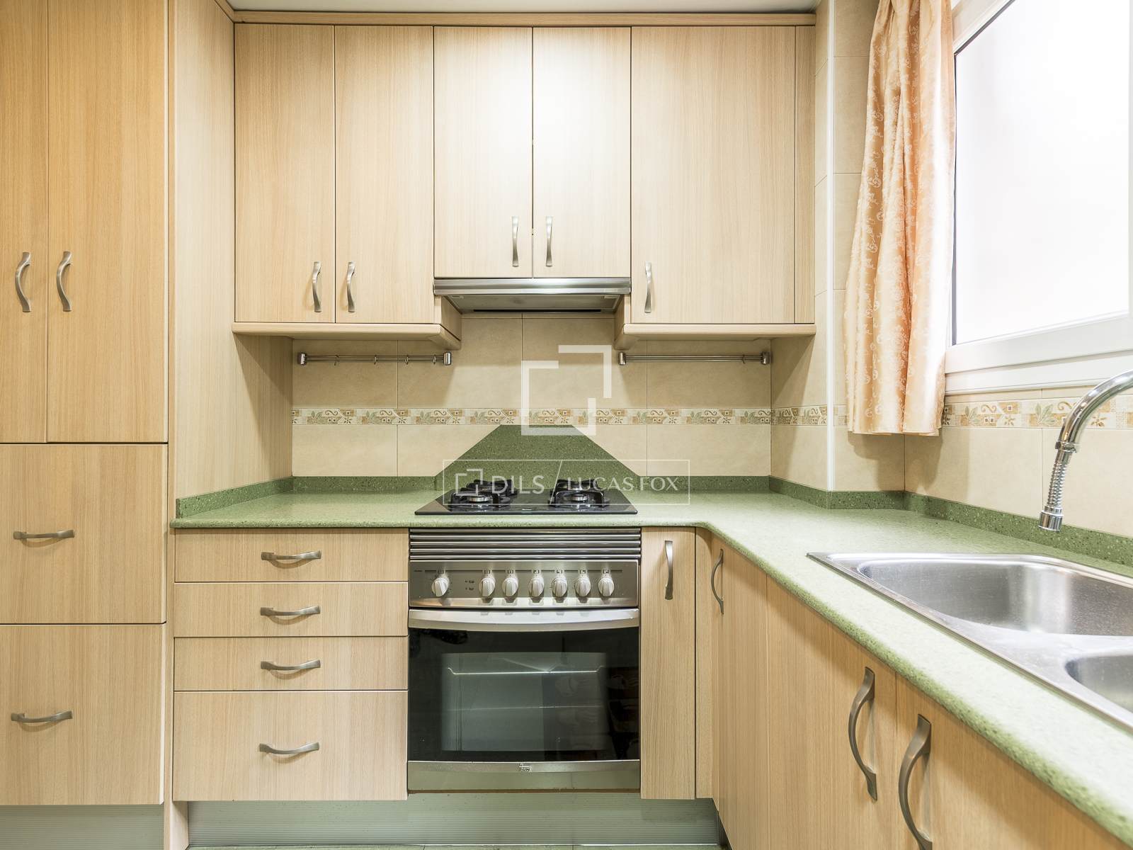 Apartamento en Barcelona, España 6 dormitorios, 169 m2 No. 167574