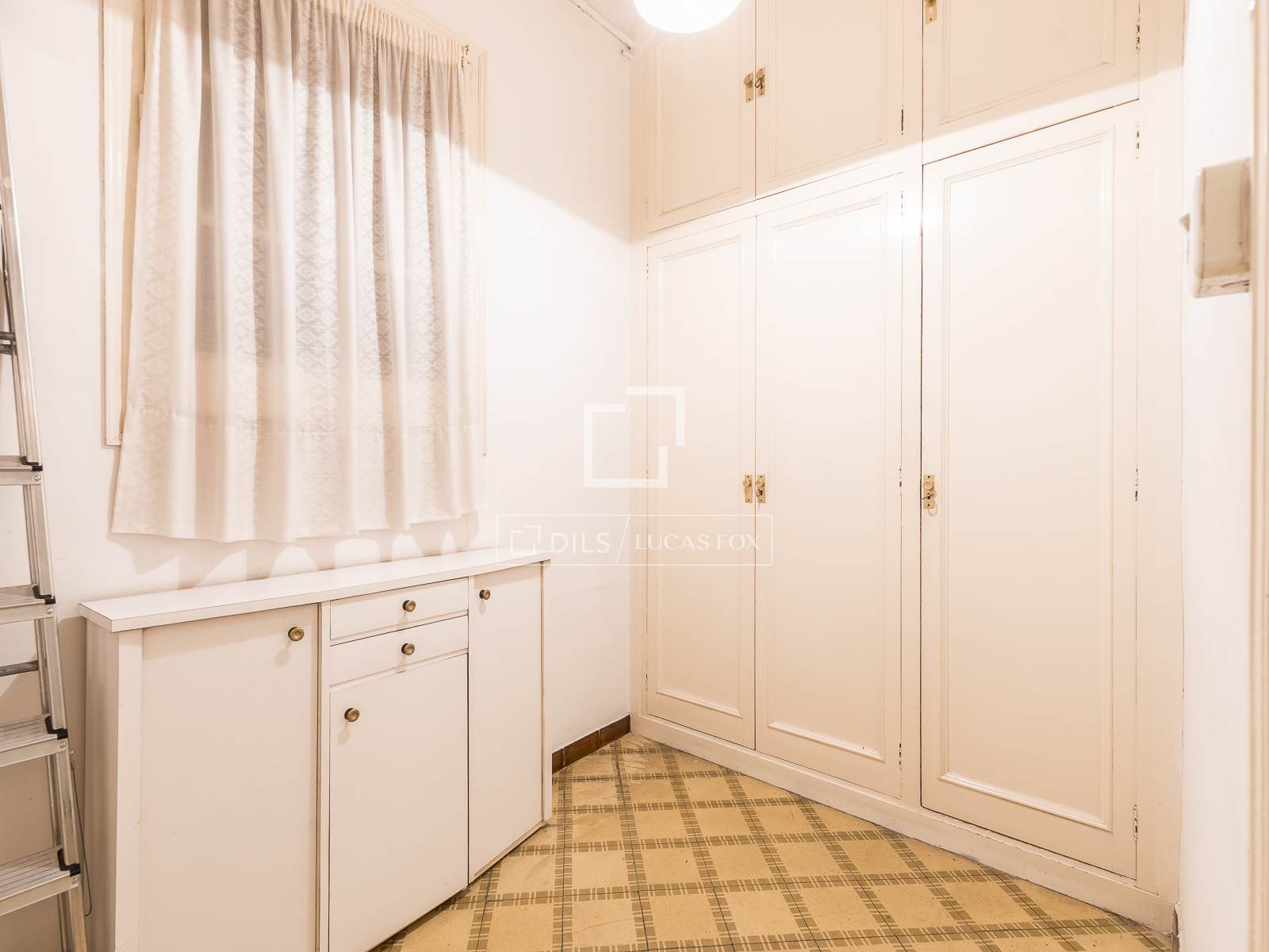 Apartamento en Barcelona, España 6 dormitorios, 169 m2 No. 167574