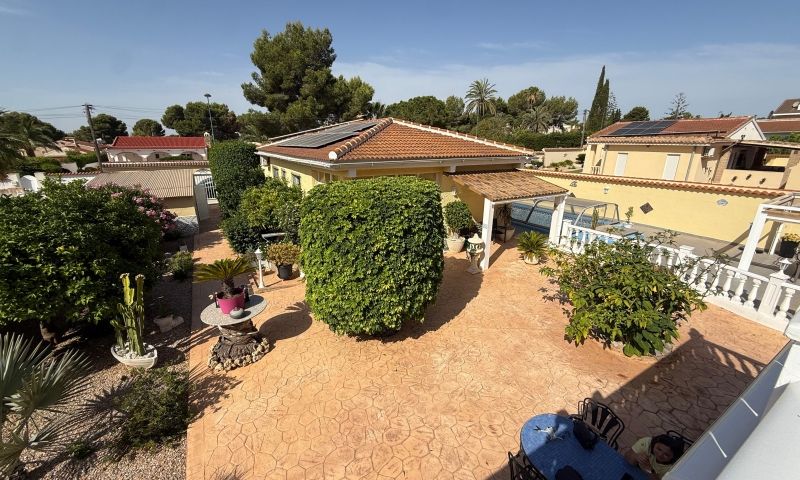 Villa en Pinar De Campoverde, Alicante, España 4 dormitorios, 161 m2 No. 190020