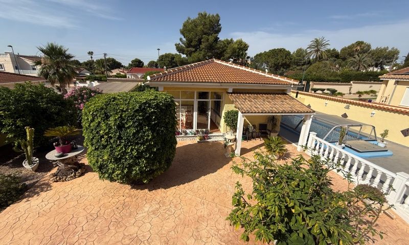 Villa en Pinar De Campoverde, Alicante, España 4 dormitorios, 161 m2 No. 190020