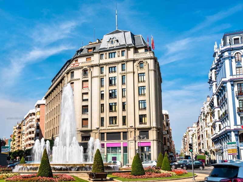 La debilidad del euro empuja la compra de viviendas en el extranjero a un máximo histórico