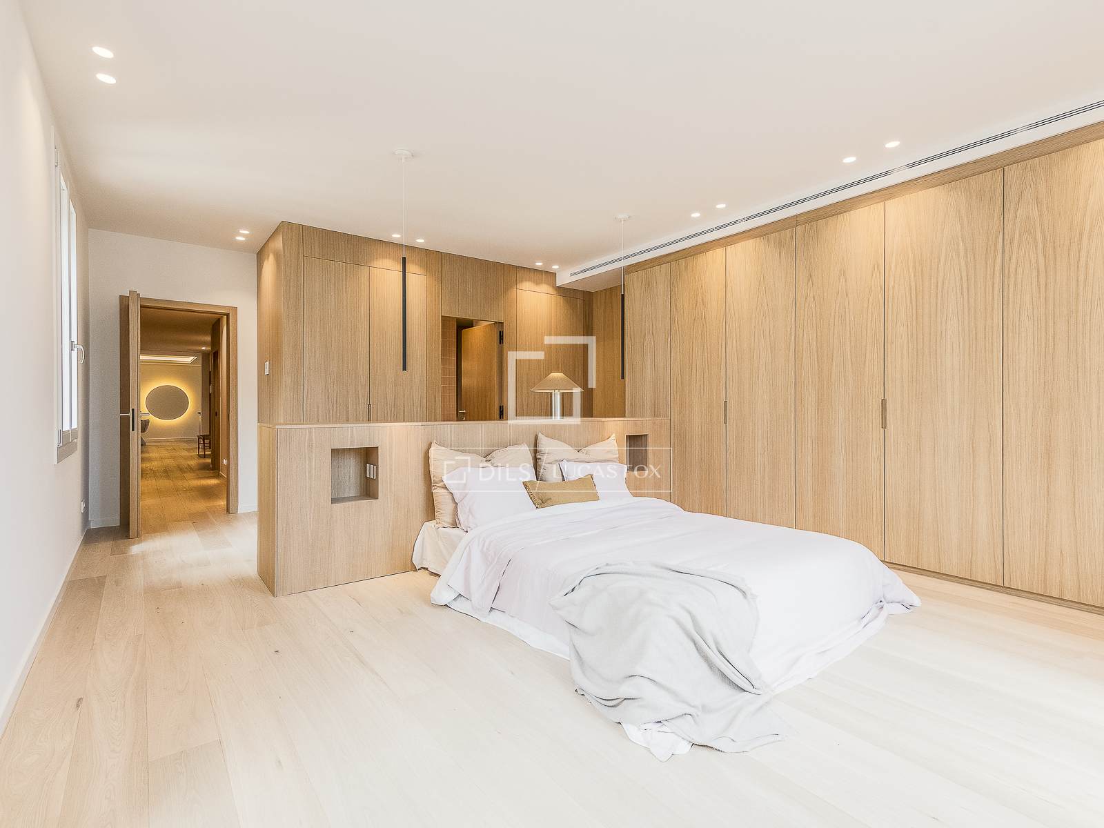 Apartment in Barcelona, Spain 4 bedrooms, 230 sq.m. No. 166785