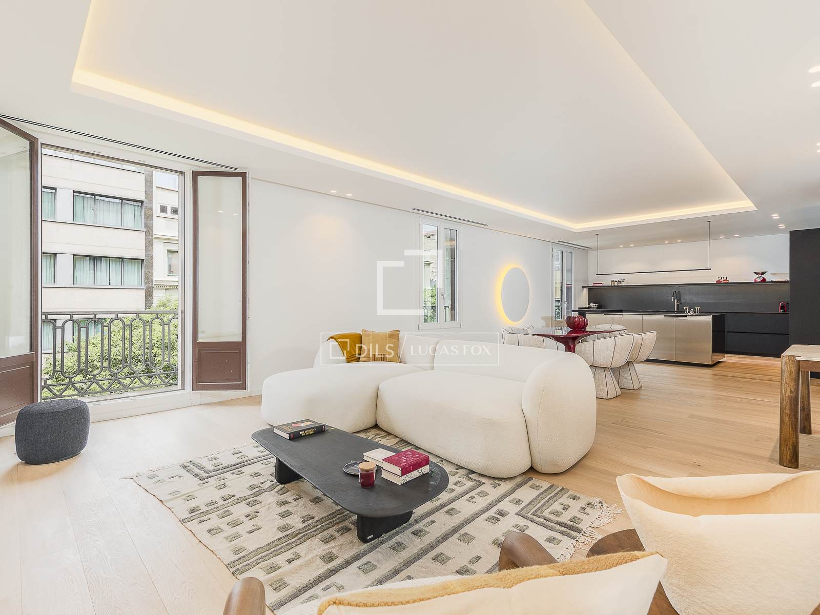 Apartment in Barcelona, Spain 4 bedrooms, 230 sq.m. No. 166785