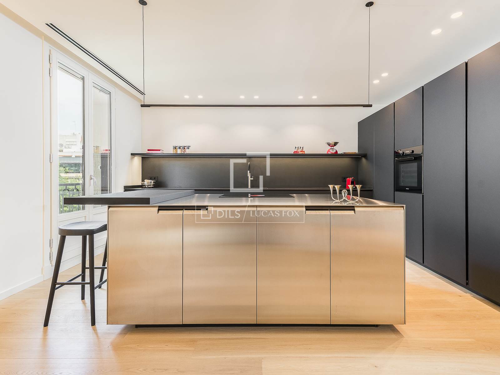 Apartment in Barcelona, Spain 4 bedrooms, 230 sq.m. No. 166785