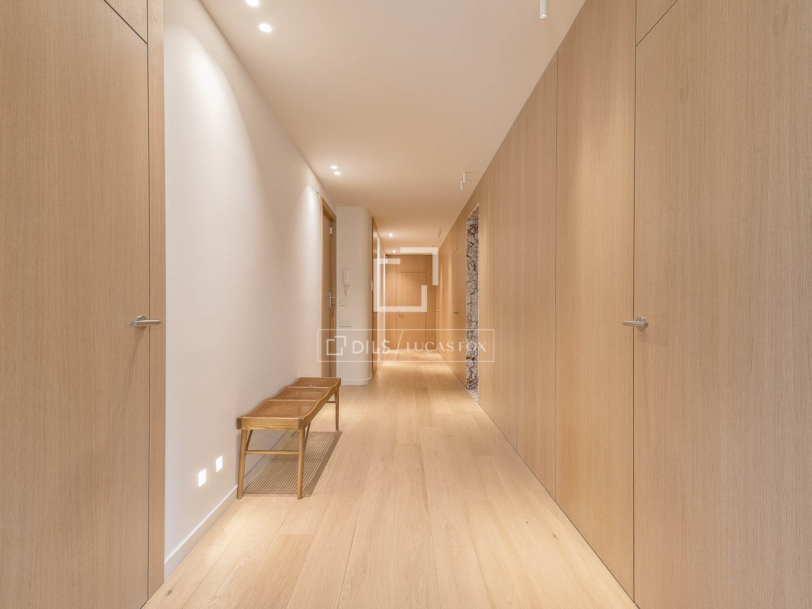 Apartment in Barcelona, Spain 4 bedrooms, 230 sq.m. No. 166785