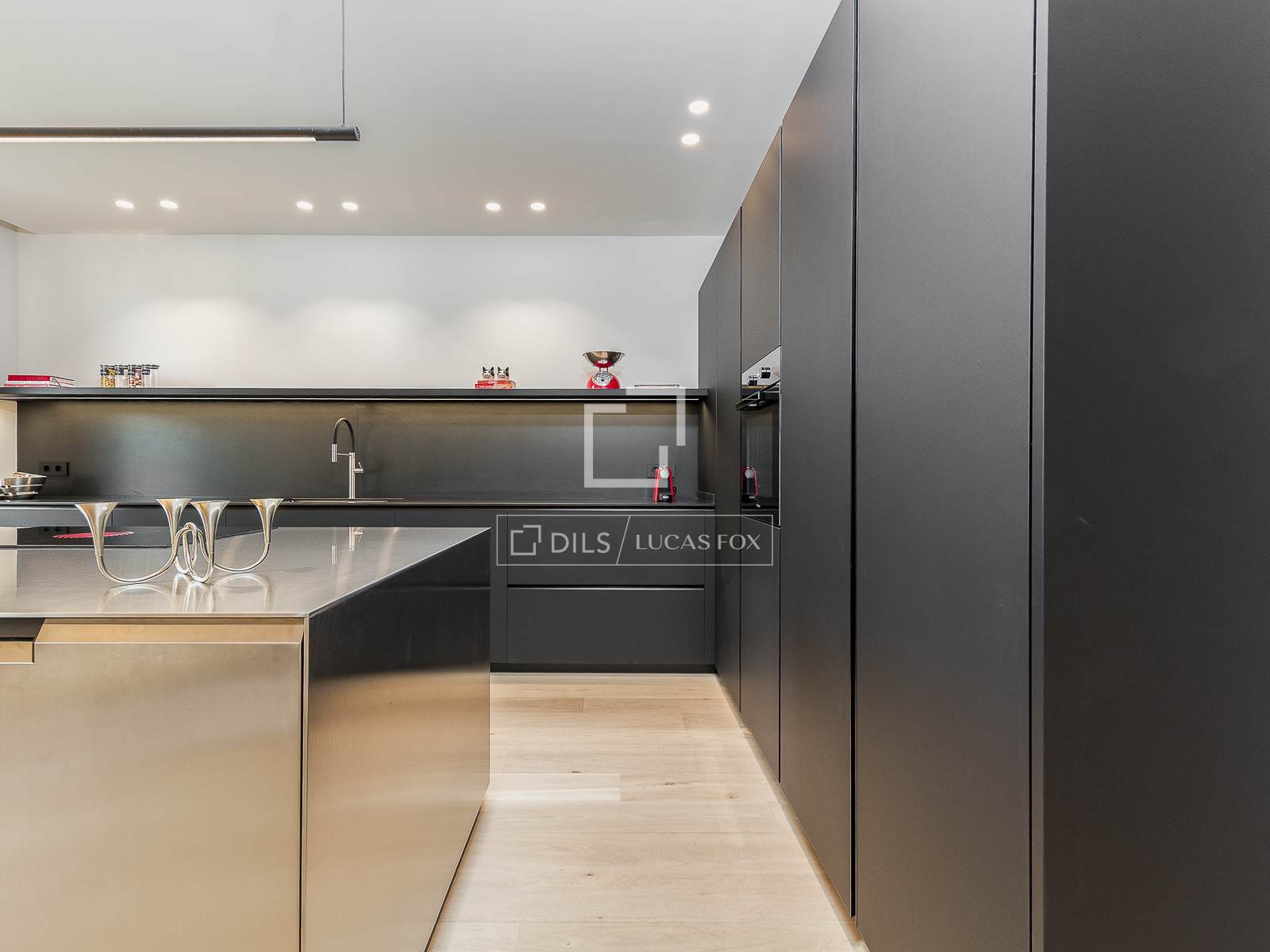 Apartment in Barcelona, Spain 4 bedrooms, 230 sq.m. No. 166785