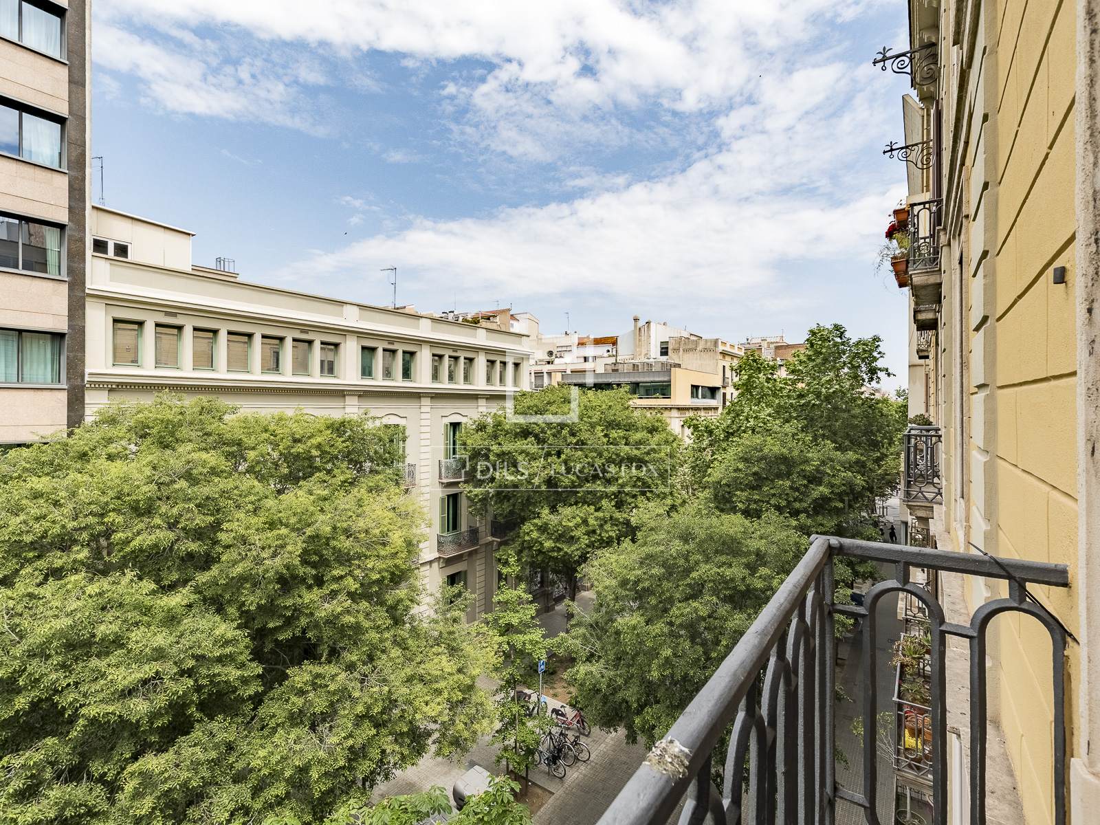Apartment in Barcelona, Spain 4 bedrooms, 230 sq.m. No. 166785