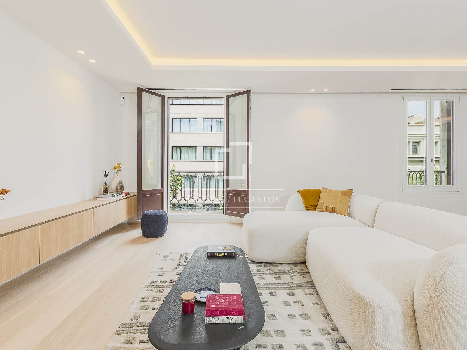 Apartment in Barcelona, Spain 4 bedrooms, 230 sq.m. No. 166785