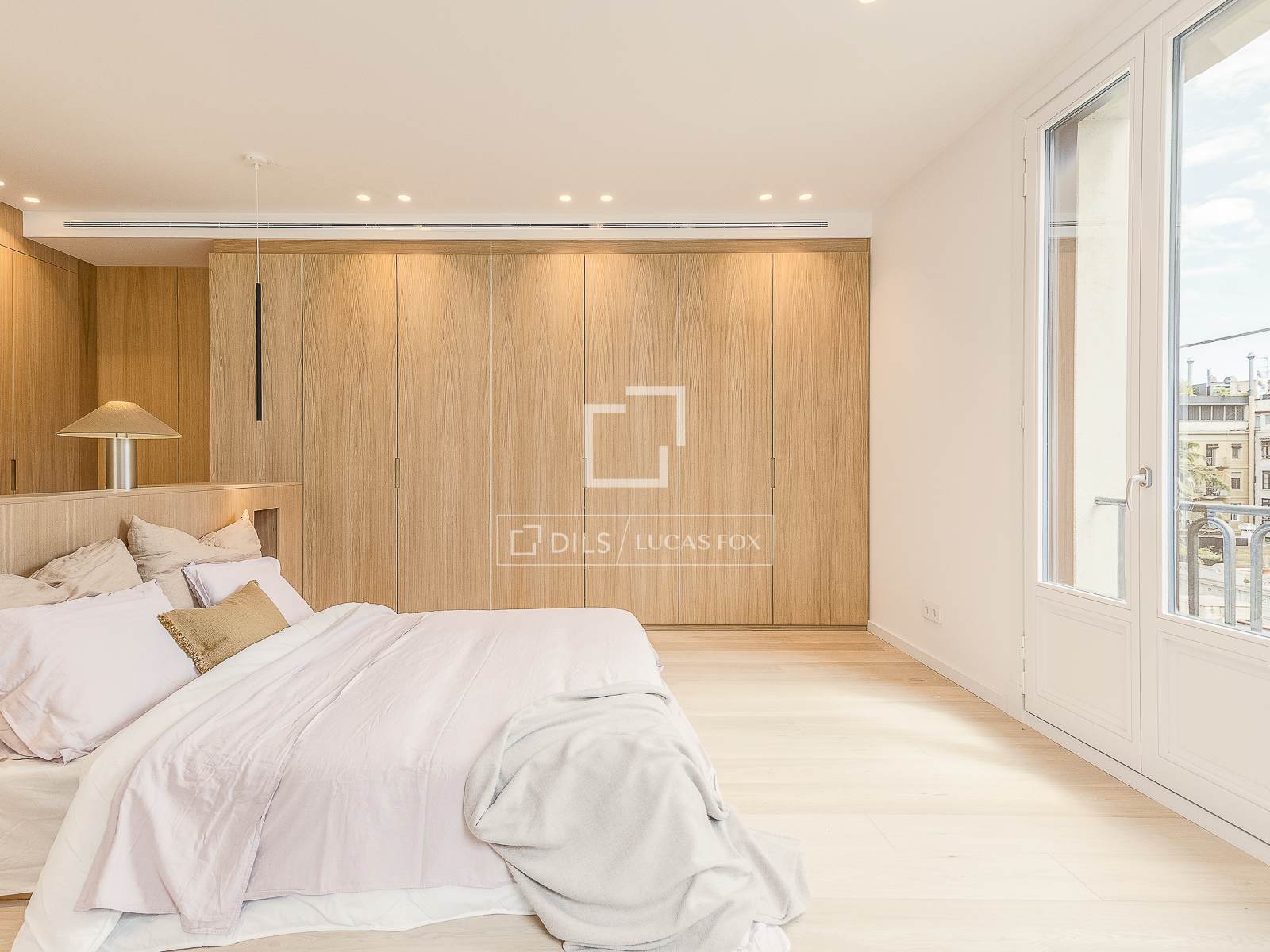 Apartment in Barcelona, Spain 4 bedrooms, 230 sq.m. No. 166785