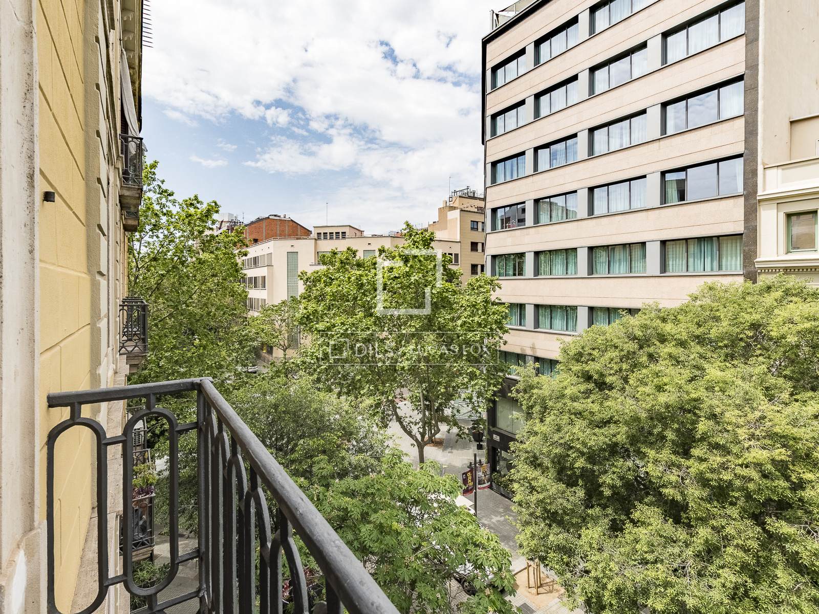 Apartment in Barcelona, Spain 4 bedrooms, 230 sq.m. No. 166785