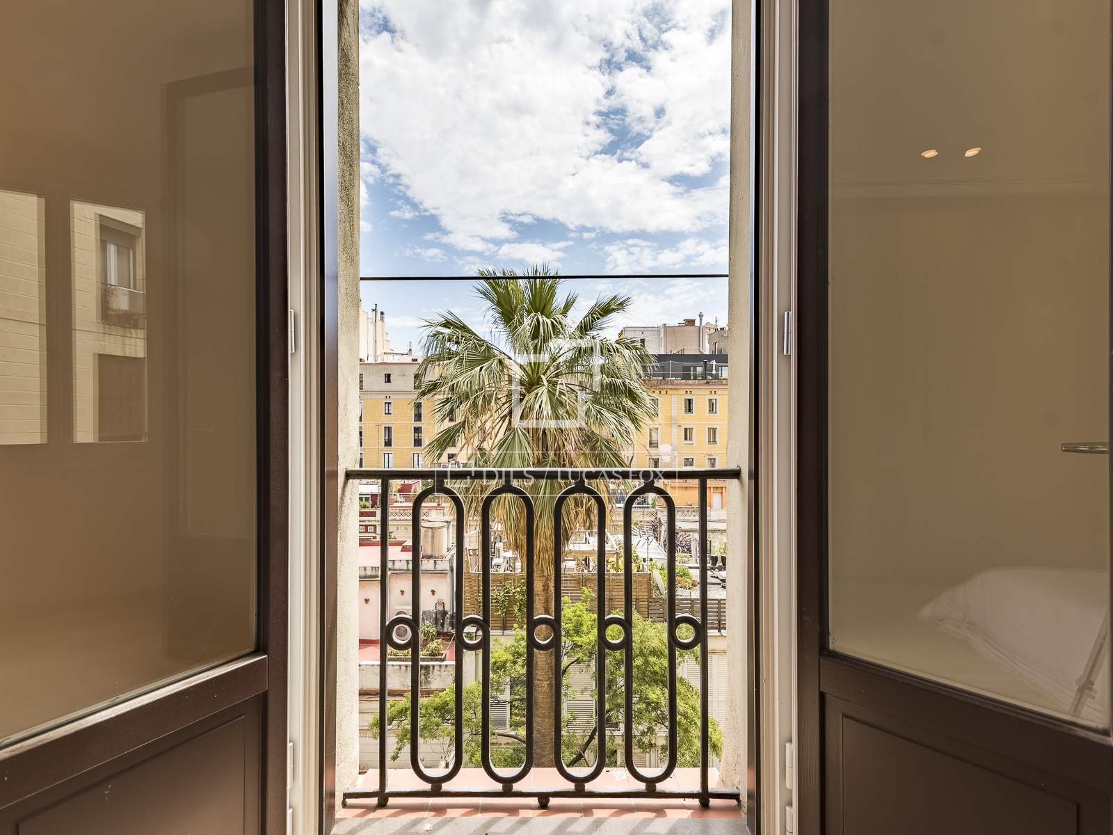 Apartment in Barcelona, Spain 4 bedrooms, 230 sq.m. No. 166785