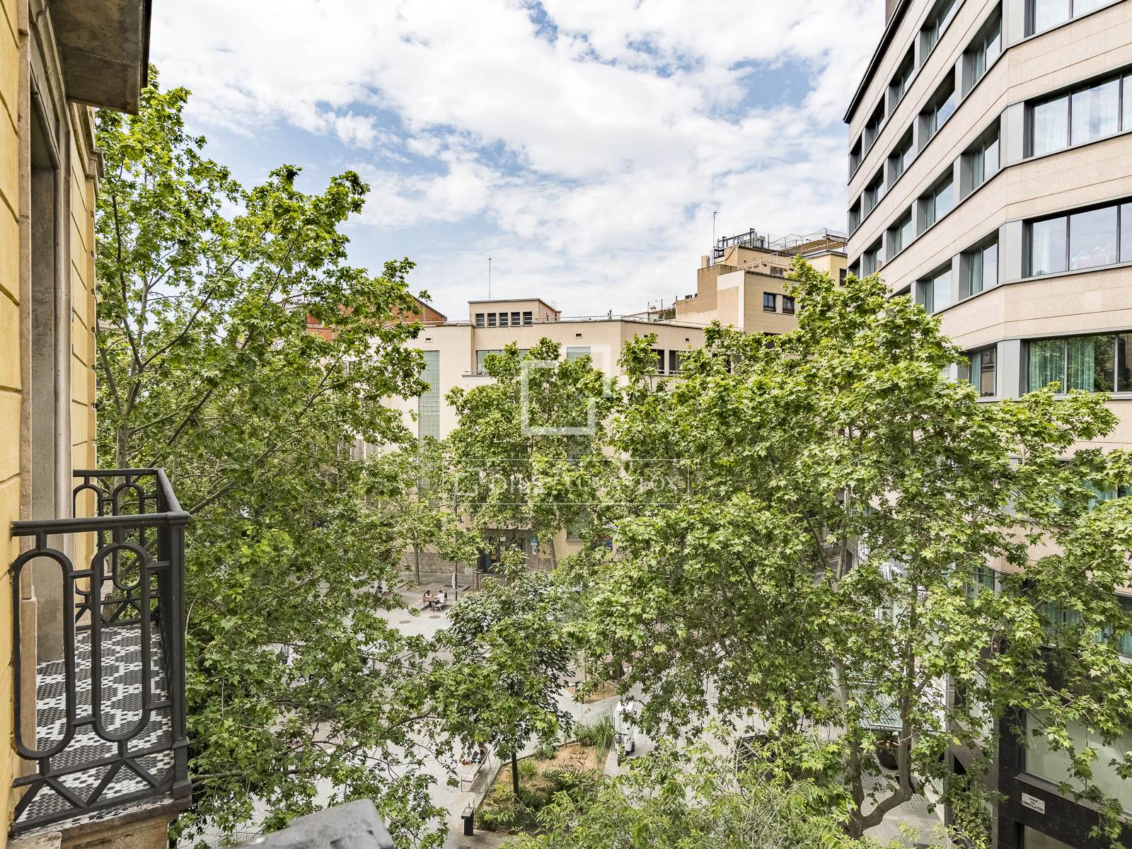 Apartment in Barcelona, Spain 4 bedrooms, 230 sq.m. No. 166785