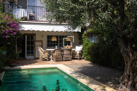 Villa a Vilassar de Dalt, Barcelona, Spagna 3 camere da letto, 248 mq. N° 166780