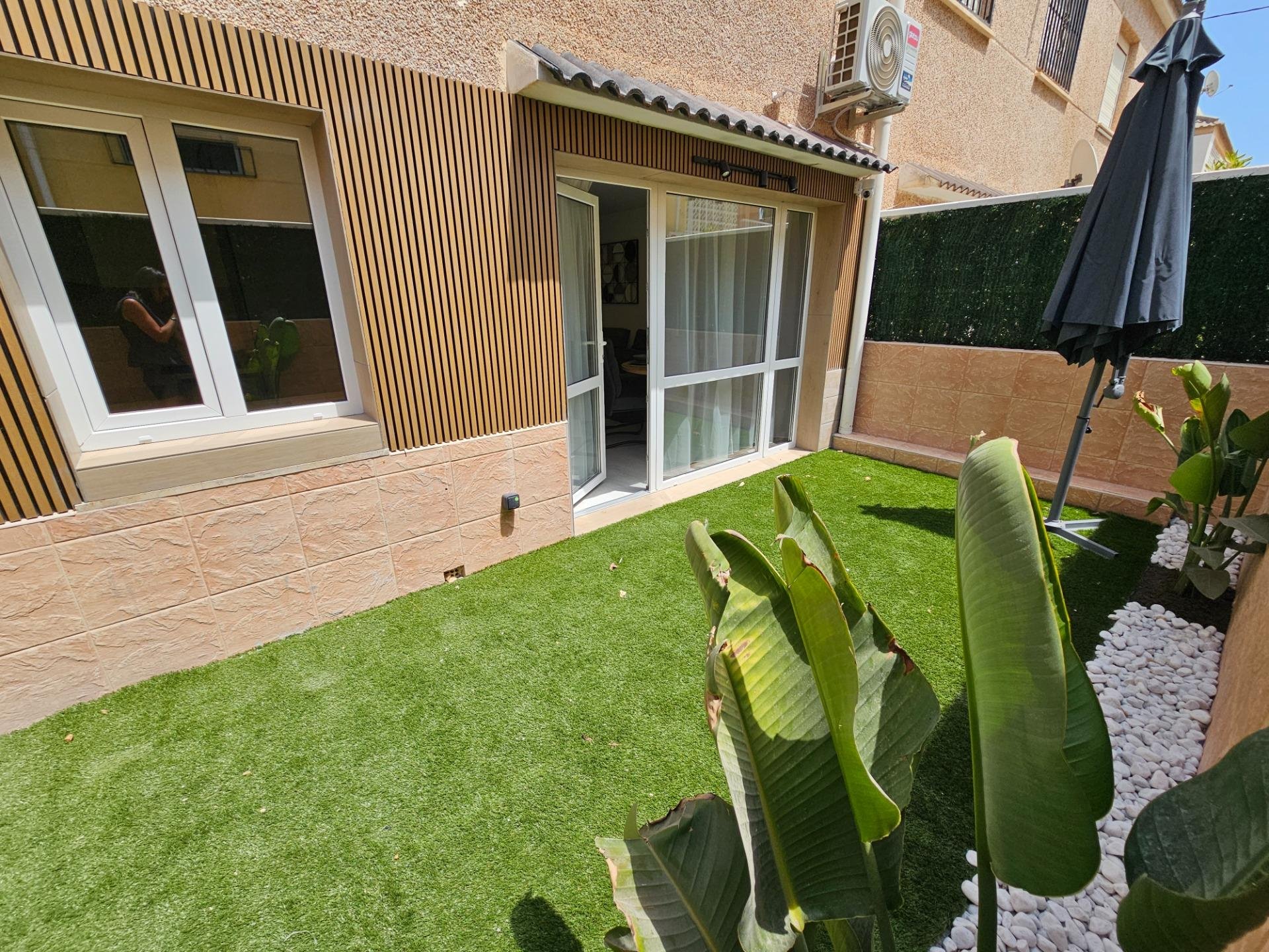 Bungalow à Torrevieja, Alicante, Espagne 2 chambres, 105 m2 No. 190475