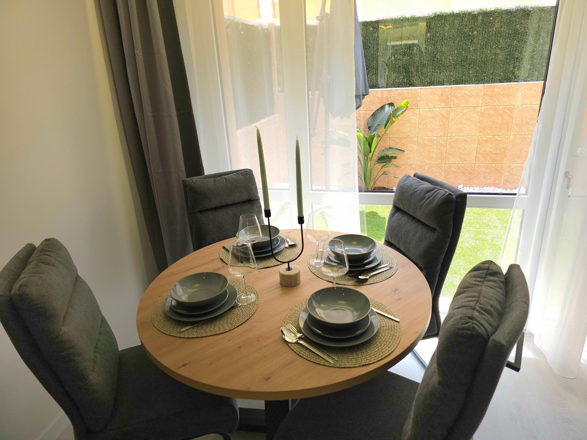 Bungalow à Torrevieja, Alicante, Espagne 2 chambres, 105 m2 No. 190475