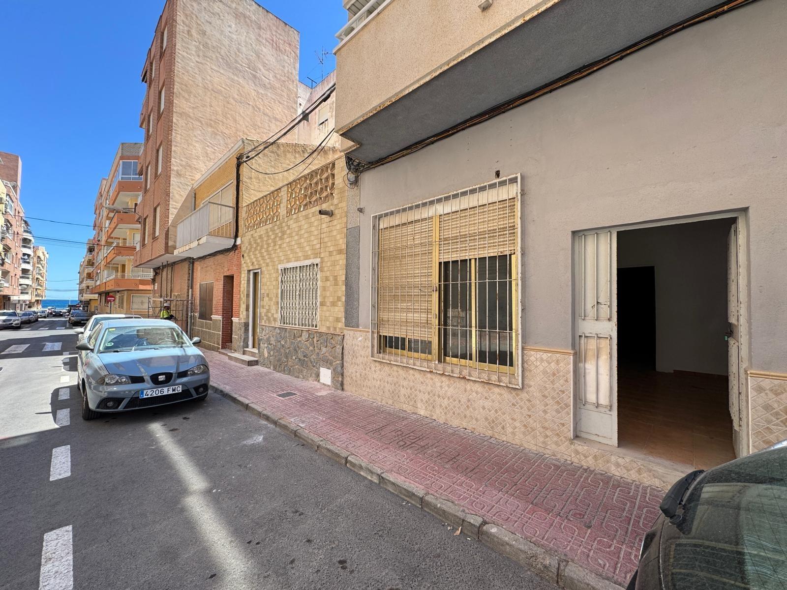 Commercial property in Torrevieja, Alicante, Spain 261 sq.m. No. 182835