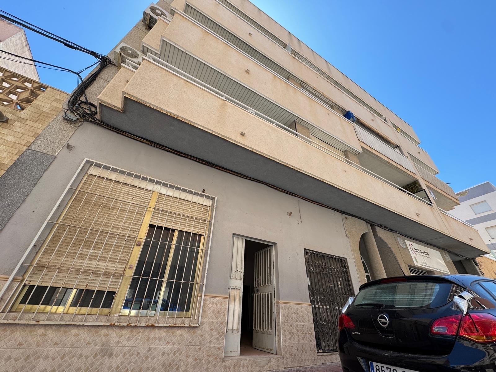 Commercial property in Torrevieja, Alicante, Spain 261 sq.m. No. 182835