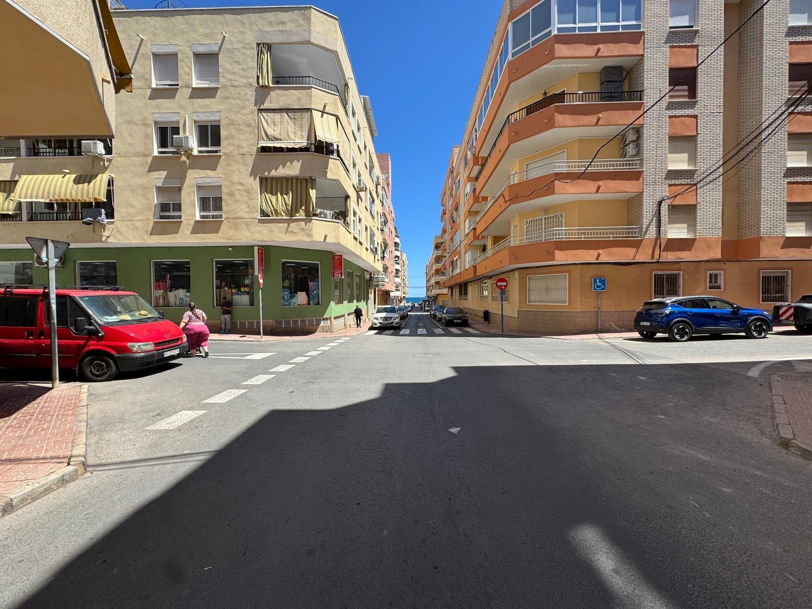 Commercial property in Torrevieja, Alicante, Spain 261 sq.m. No. 182835