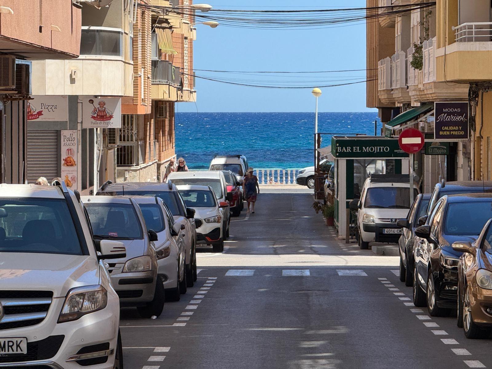 Commercial property in Torrevieja, Alicante, Spain 261 sq.m. No. 182835