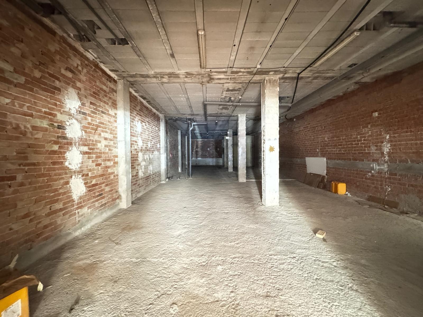 Commercial property in Torrevieja, Alicante, Spain 261 sq.m. No. 182835
