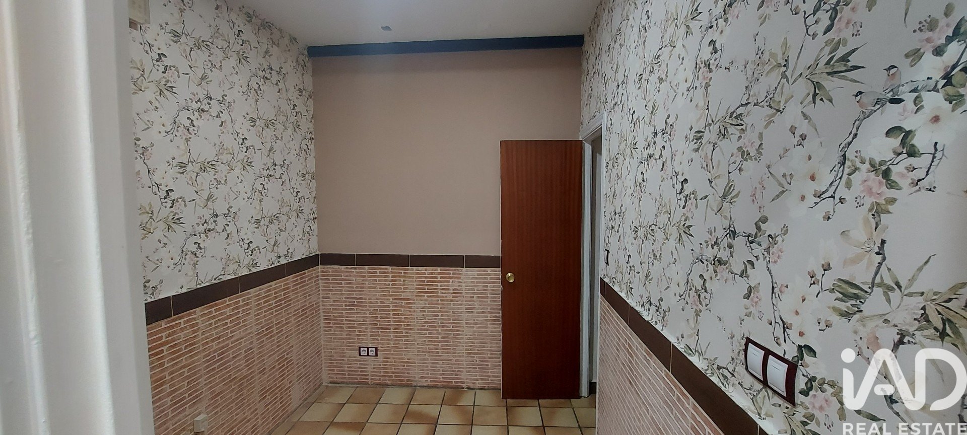 Liikekiinteistö Leon, Espanja 5 makuuhuonetta, 81 m2 No. 188452
