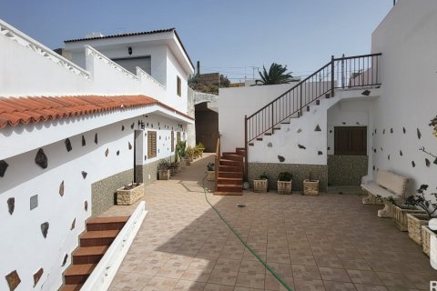 Сasa en Granadilla de Abona, Tenerife, España 5 dormitorios, 211 m2 No. 188451