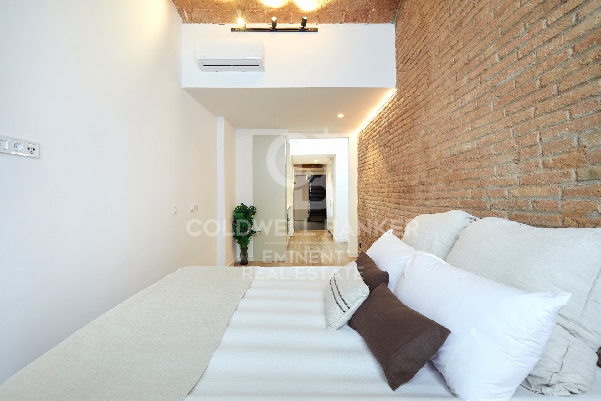 Bliźniak w Barcelona, Hiszpania 2 sypialnie, 96 mkw. nr 158696