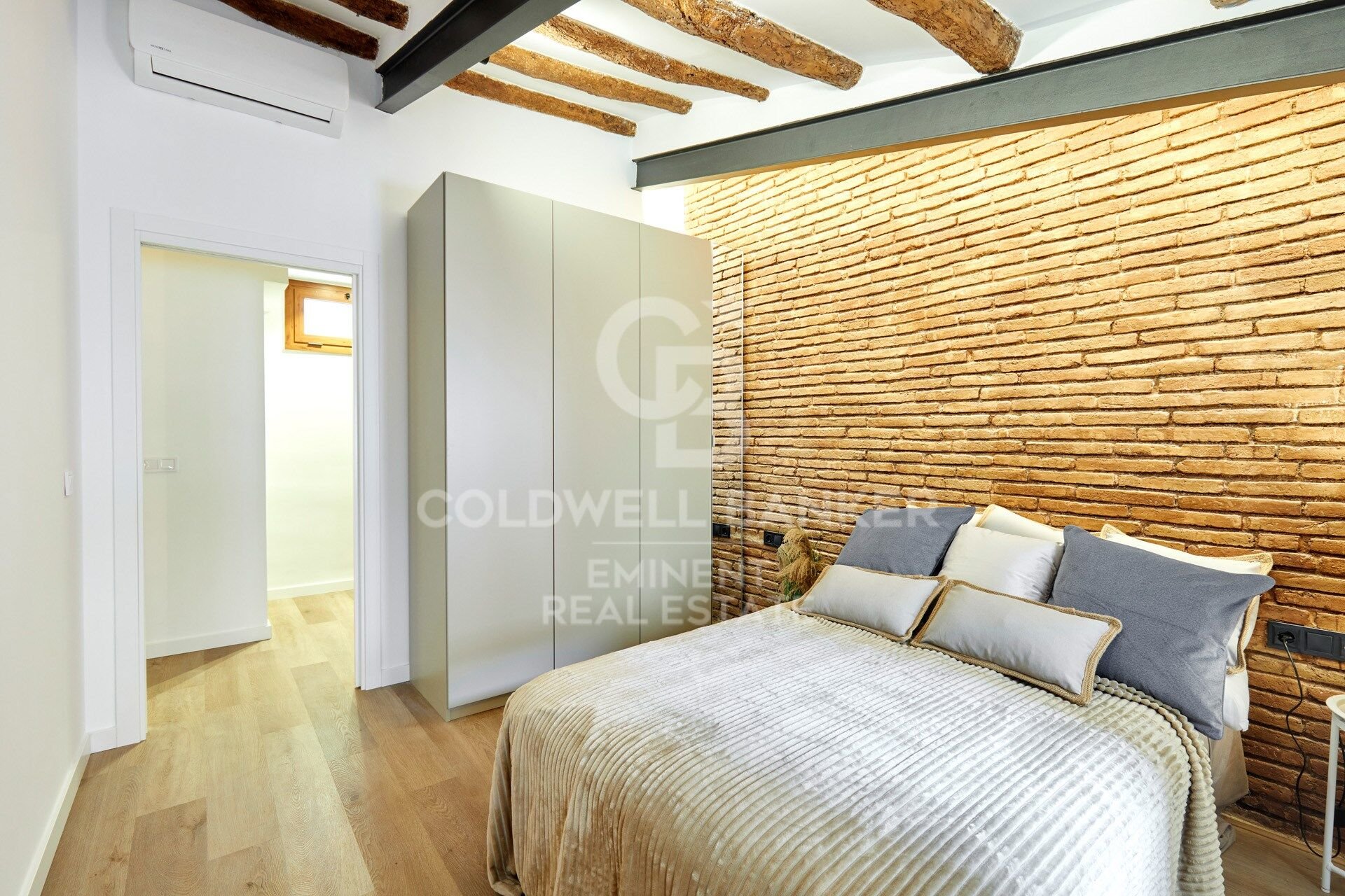Bliźniak w Barcelona, Hiszpania 2 sypialnie, 96 mkw. nr 158696