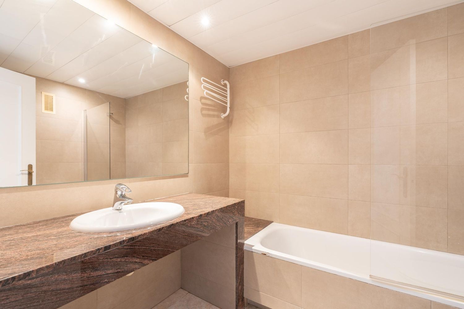 Dzīvoklis Gava, Barcelona, Spānijā 4 istabas, 153 m2 Nr. 192063