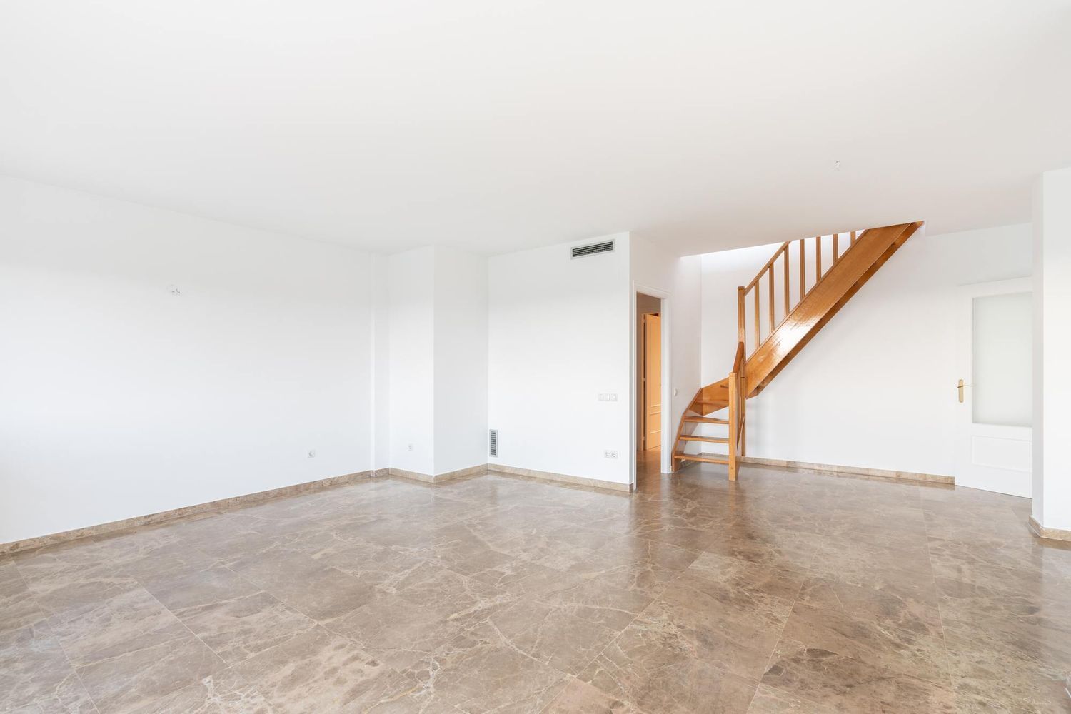 Dzīvoklis Gava, Barcelona, Spānijā 4 istabas, 153 m2 Nr. 192063