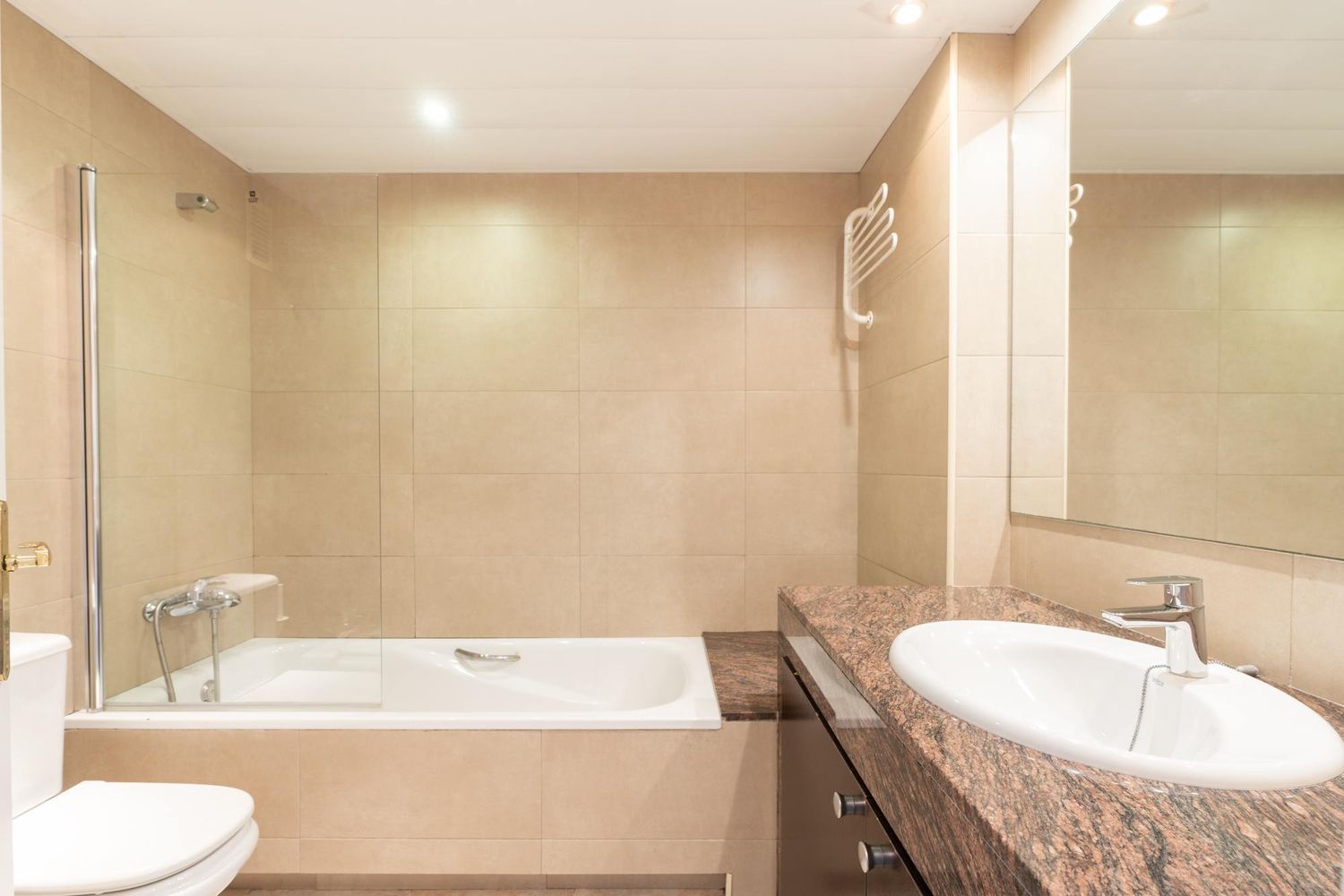 Dzīvoklis Gava, Barcelona, Spānijā 4 istabas, 153 m2 Nr. 192063