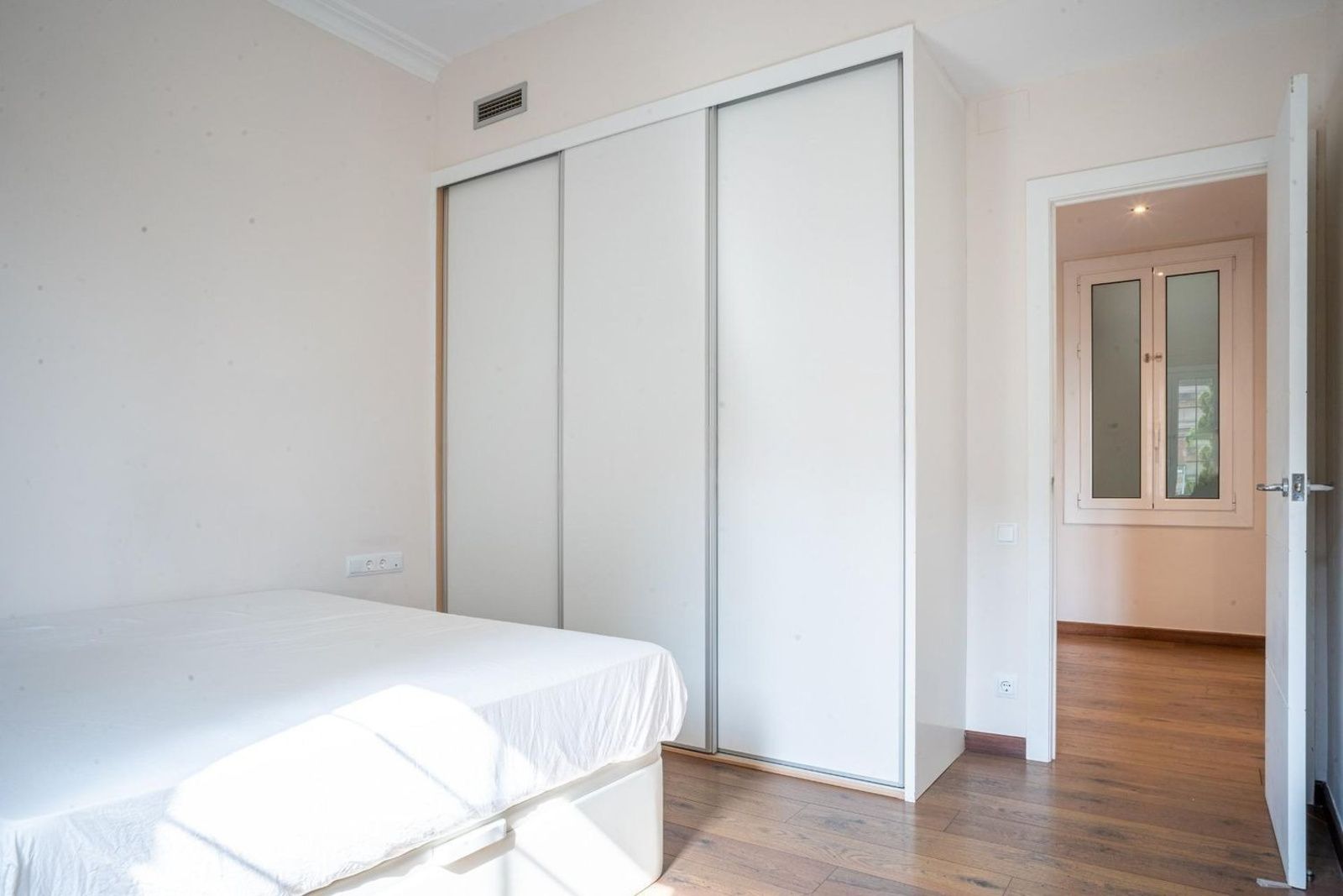 Apartamento en Barcelona, España 5 dormitorios, 203 m2 No. 192058