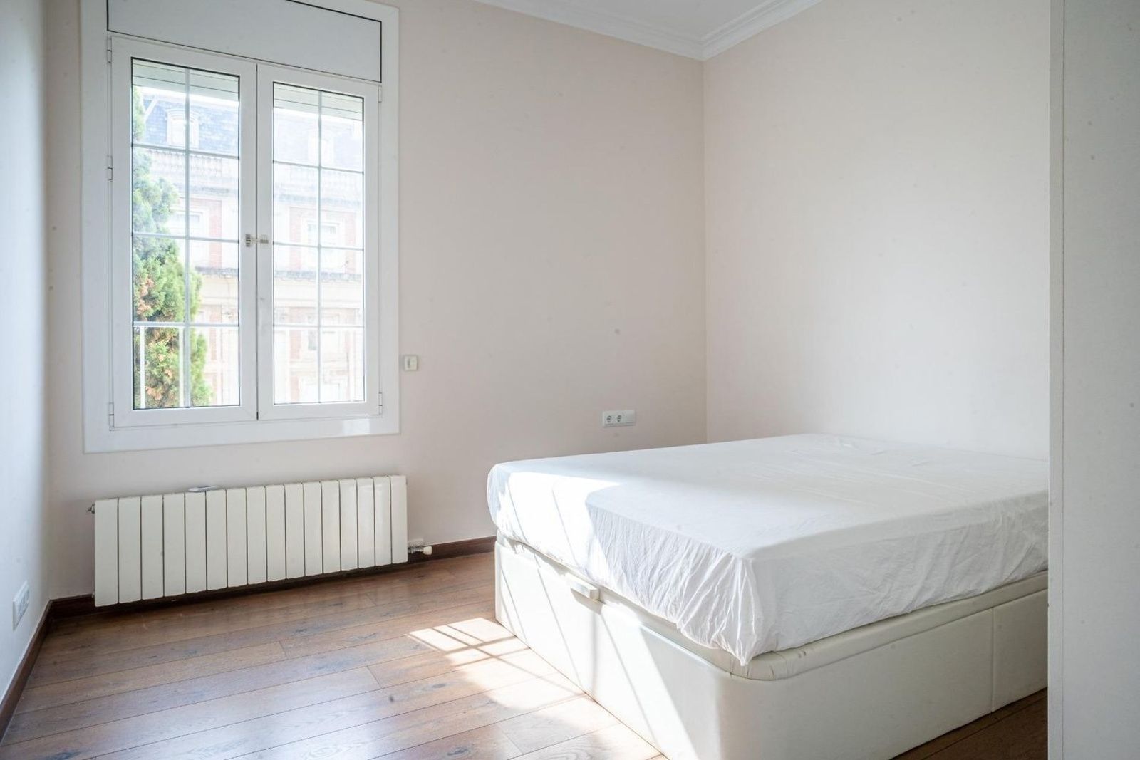 Apartamento en Barcelona, España 5 dormitorios, 203 m2 No. 192058