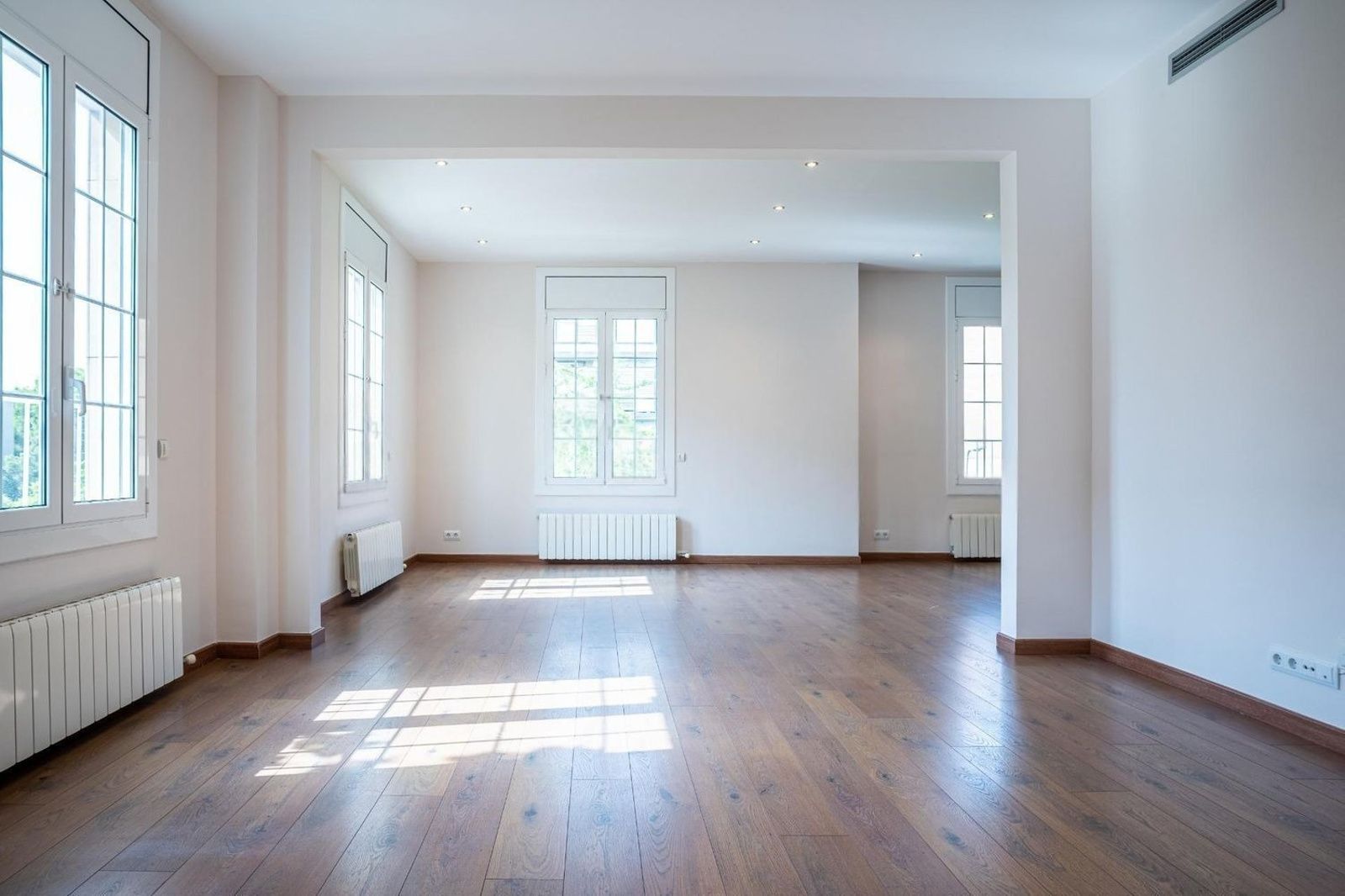 Apartamento en Barcelona, España 5 dormitorios, 203 m2 No. 192058