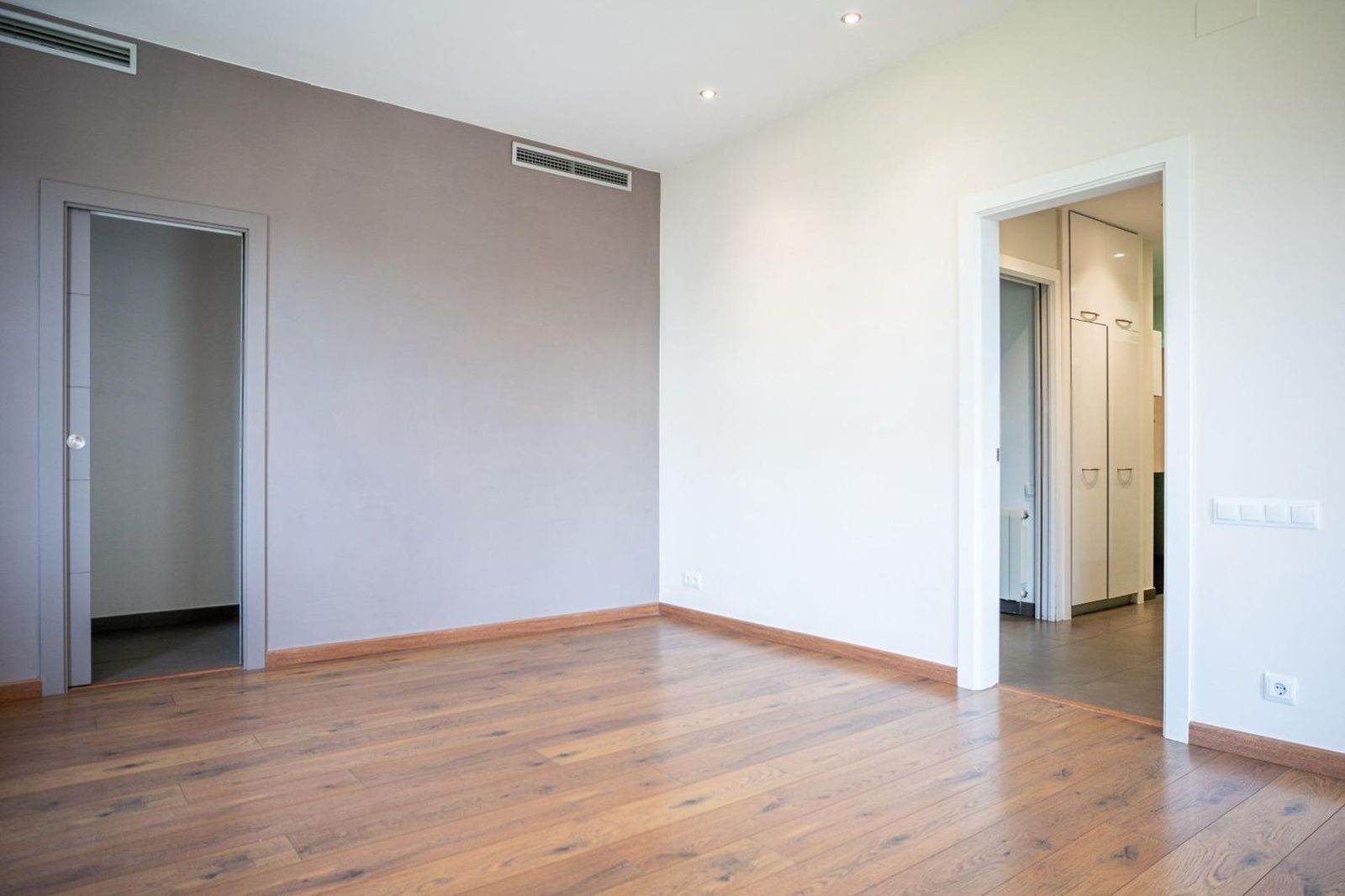Apartamento en Barcelona, España 5 dormitorios, 203 m2 No. 192058