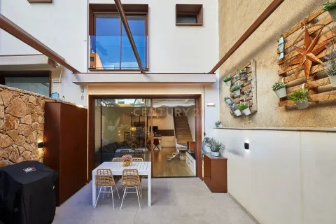Māja Tiana, Barcelona, Spānijā 4 istabas, 175 m2 Nr. 167043
