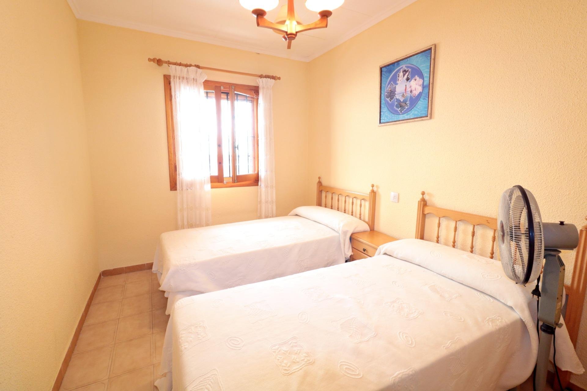 Radhus i Torrevieja, Alicante, Spanien 3 sovrum, 85 kvm. Nr. 190319
