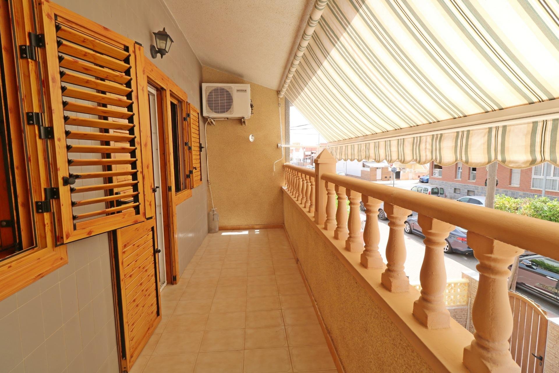 Radhus i Torrevieja, Alicante, Spanien 3 sovrum, 85 kvm. Nr. 190319